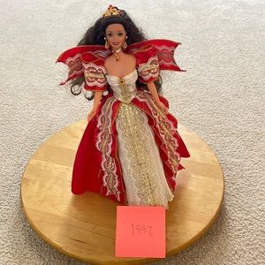 This 1997 holiday Barbie doll has no box